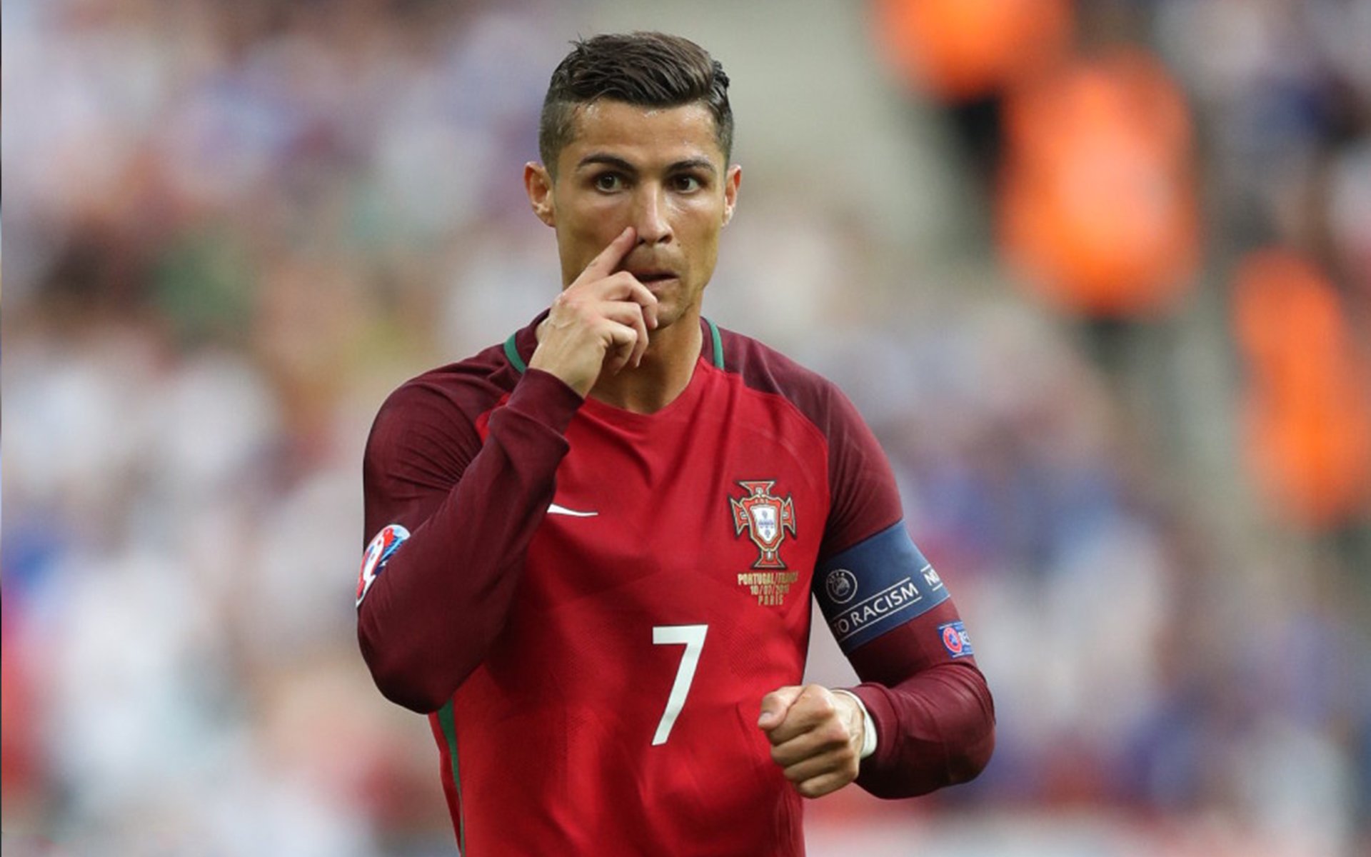 职业俱乐部推动文化墙建设弘扬队史精神，俱乐部型文化